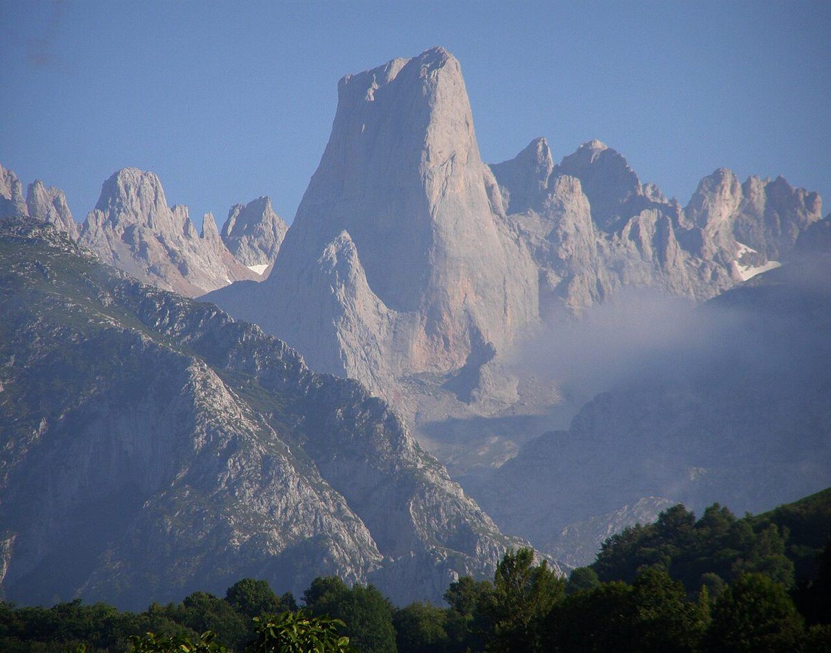 Naranjo de Bulnes -also known as Picu Uriellu- seen from Pozo de la Oración, Cabrales, Asturias.
