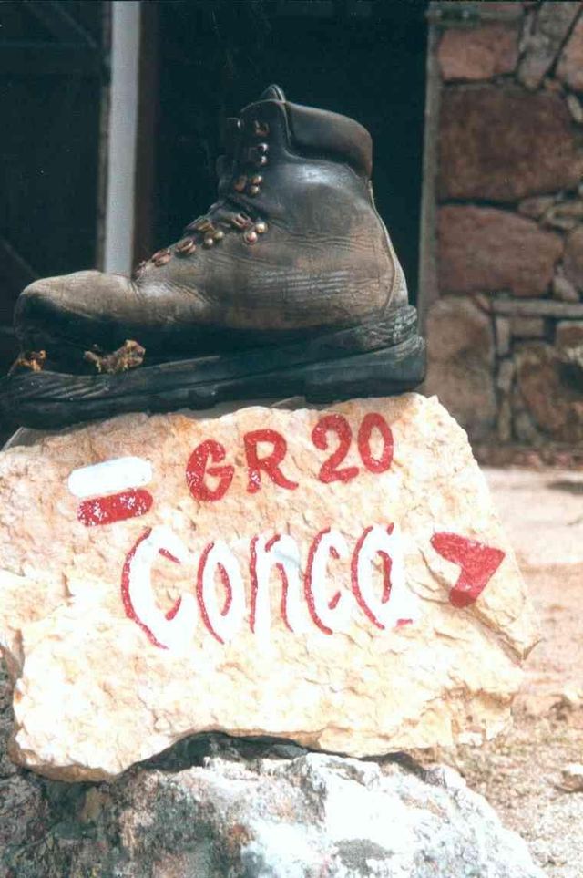 A hiking boot, found just before the last refuge before arriving at Conca.